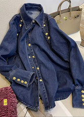 Camisas vaqueras de otoño hechas a mano en azul oscuro con cuello Peter Pan, bolsillos de patchwork y botones.